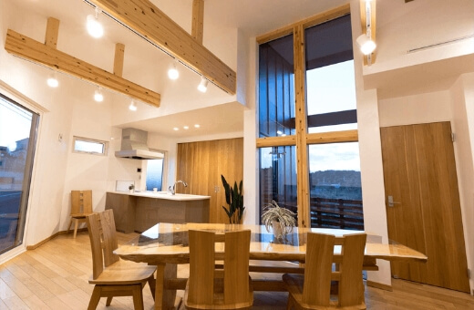 自然素材と開放感で叶える伸びやかな住まい