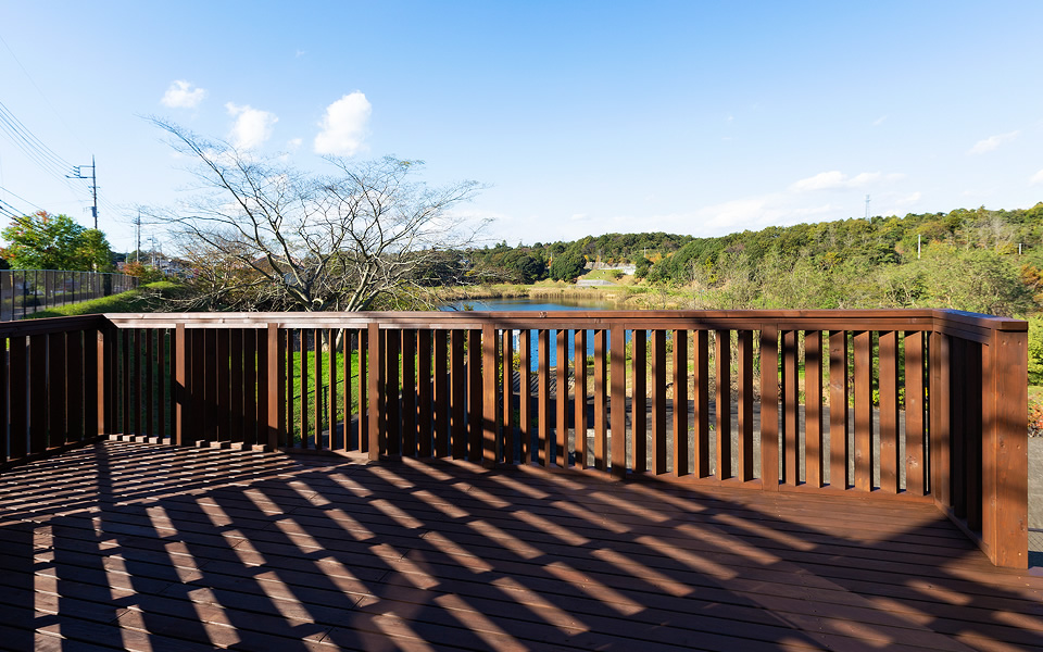 景色を生かしたカーテンウォールがある家の写真2