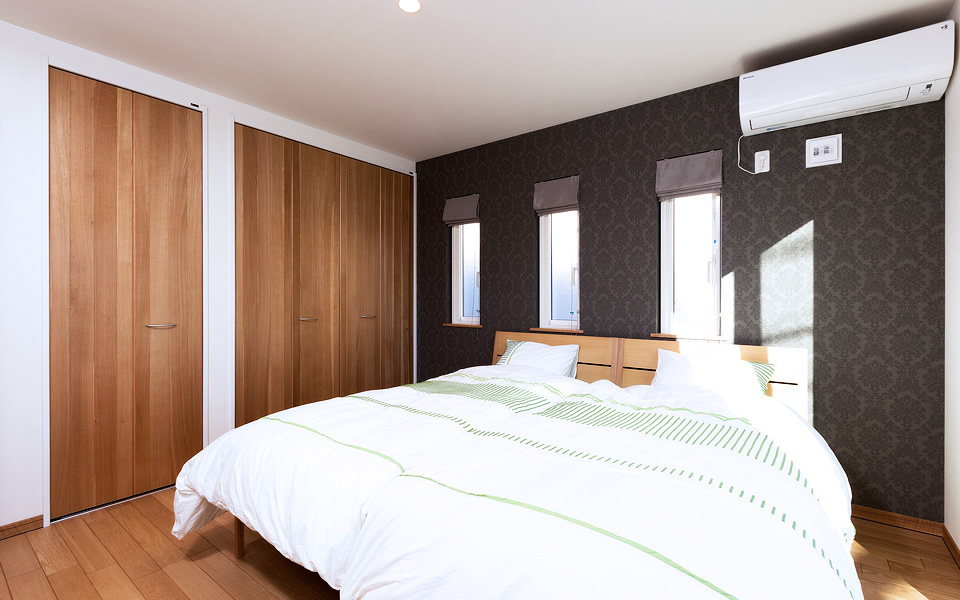 景色を生かしたカーテンウォールがある家の写真8