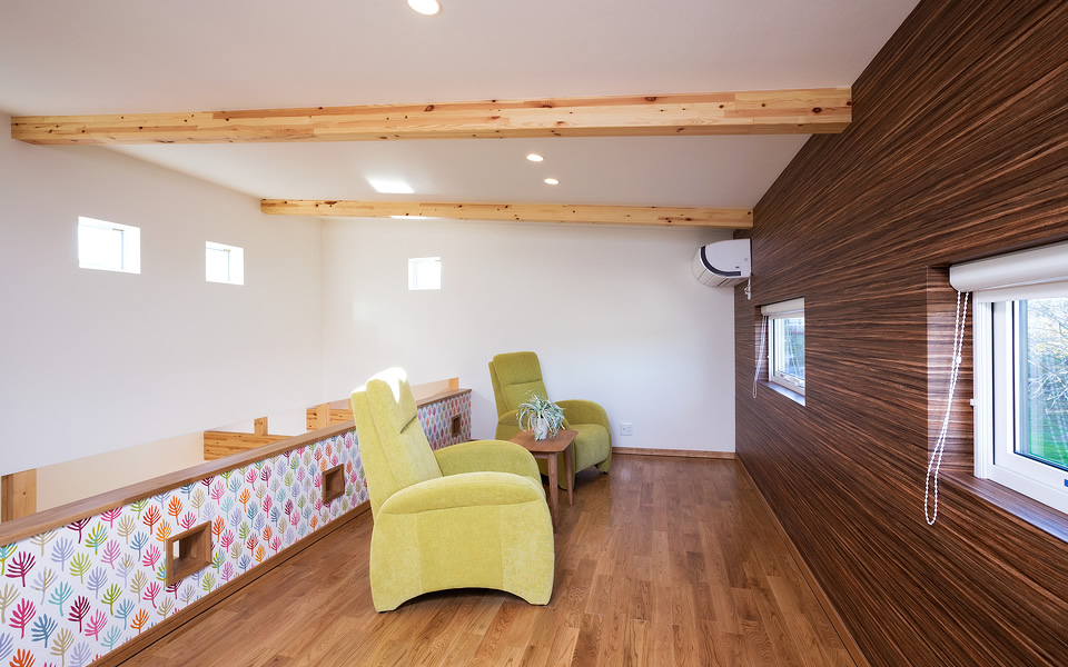 景色を生かしたカーテンウォールがある家の写真9