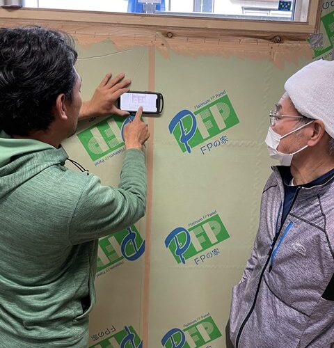 カントクゥ～テンパってるみたいですわ。