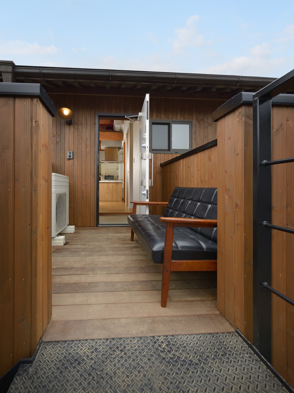 つくばみらい市でリノベーションの会社・工務店をお探しの方へ、外階段の施工事例をご紹介。