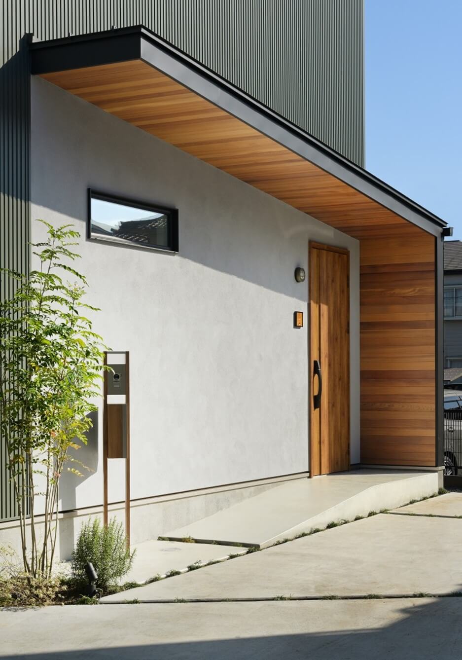 茨城県の新築一戸建て④｜重厚感と木のぬくもりが融合した家