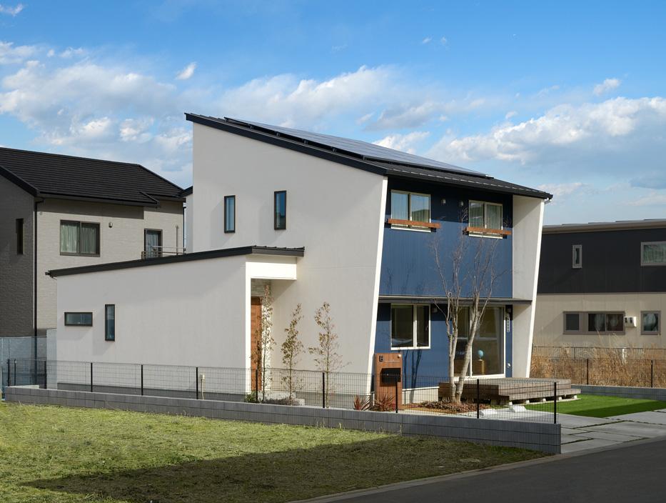 茨城県でリノベーションの会社・工務店をお探しの方へ、モルタルをベースにアクセントでガルバニウムのブルー系